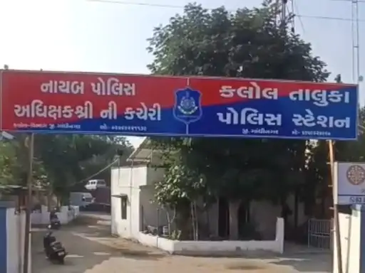 કલોલના ઓળા ગામમાં યુવક પર લોખંડના પાઇપથી હુમલો:બાઇક અથડાવા બાબતે લોહીલુહાણ કરી દીધો, બે સામે ગુનો દાખલ