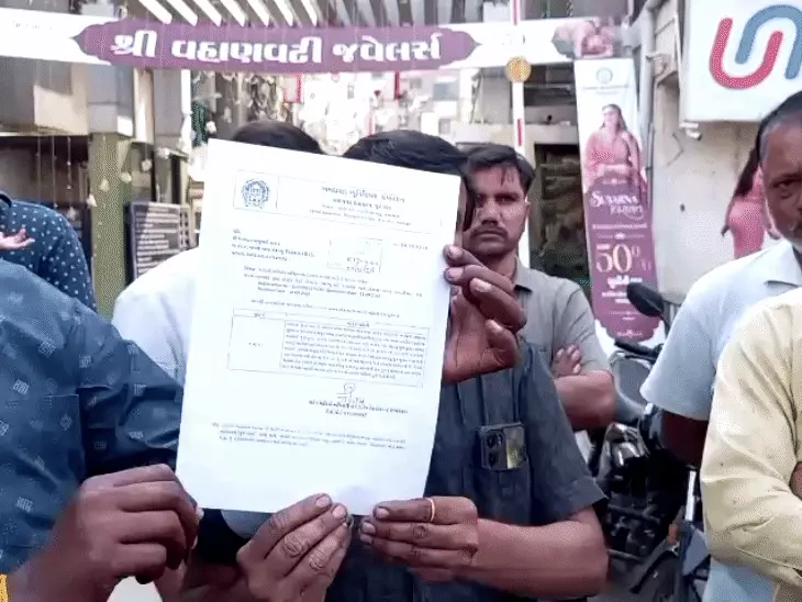 લો બોલો 13 વર્ષ પહેલા બનેલી સોસાયટીનો નકશો જ ગાયબ:વસ્ત્રાલની અબજીબાપા લેક સોસાયટીનો લે- આઉટ પ્લાન અને રેકોર્ડ AMCમાં નથી