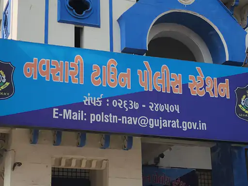 નવસારીમાં વ્યાજખોરોનો ત્રાસ, 3.50 લાખની લોન સામે કાર પડાવી:4.27 લાખ વસૂલ્યા છતાં વધુ 10 લાખ માગનાર બે સામે ગુનો નોંધાયો