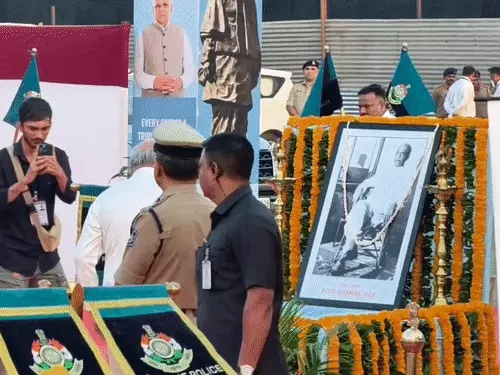 વડોદરામાં રન ફોર યુનિટીમાં CM દોડમાં જોડાયા:ભૂપેન્દ્ર પટેલે સરદાર પટેલની પ્રતિમાને પુષ્પાંજલિ અર્પણ કરી